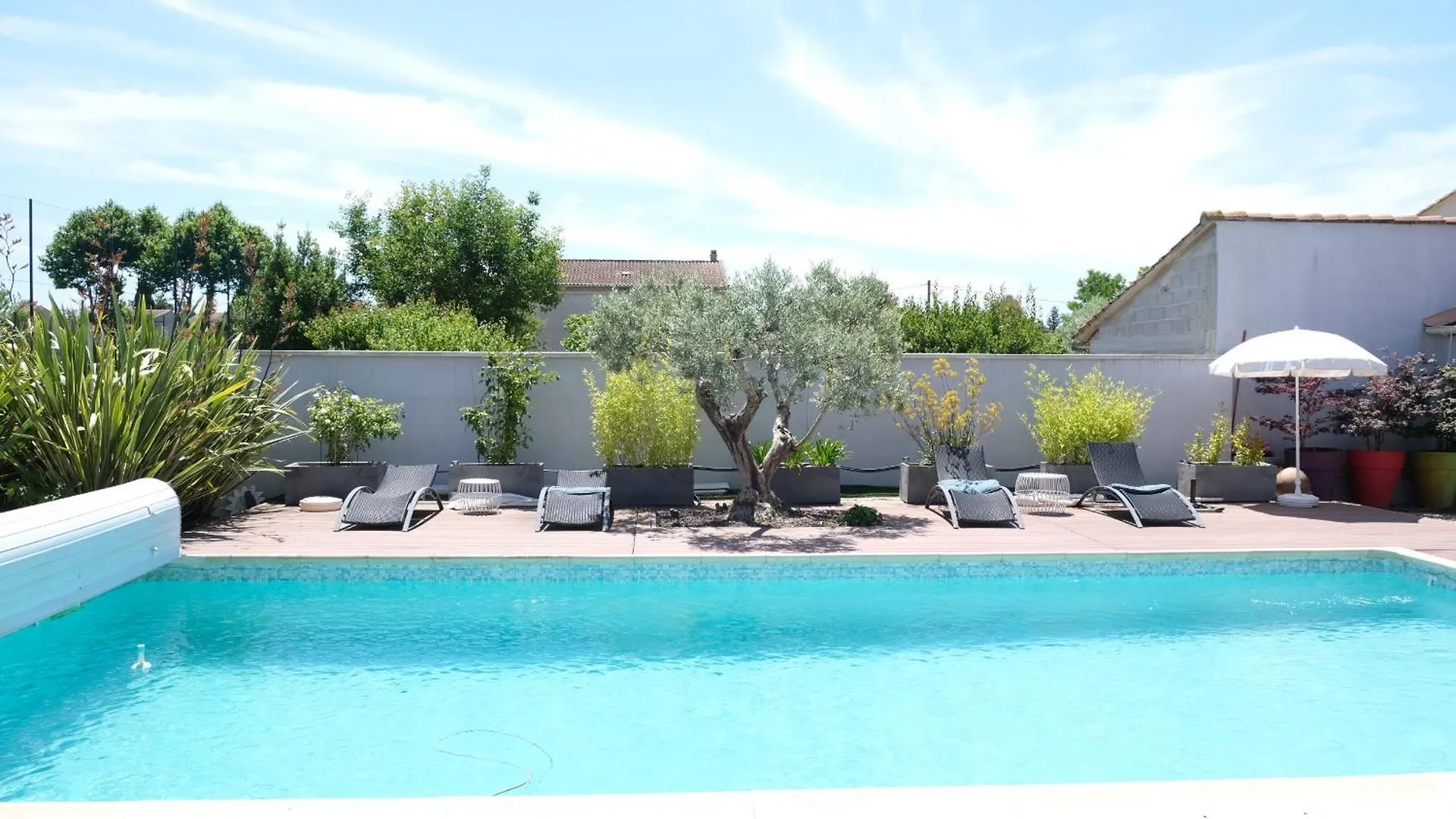 Villa Thor: Private Pool Retreat Near L'Isle Sur La Sorgue Le Thor France